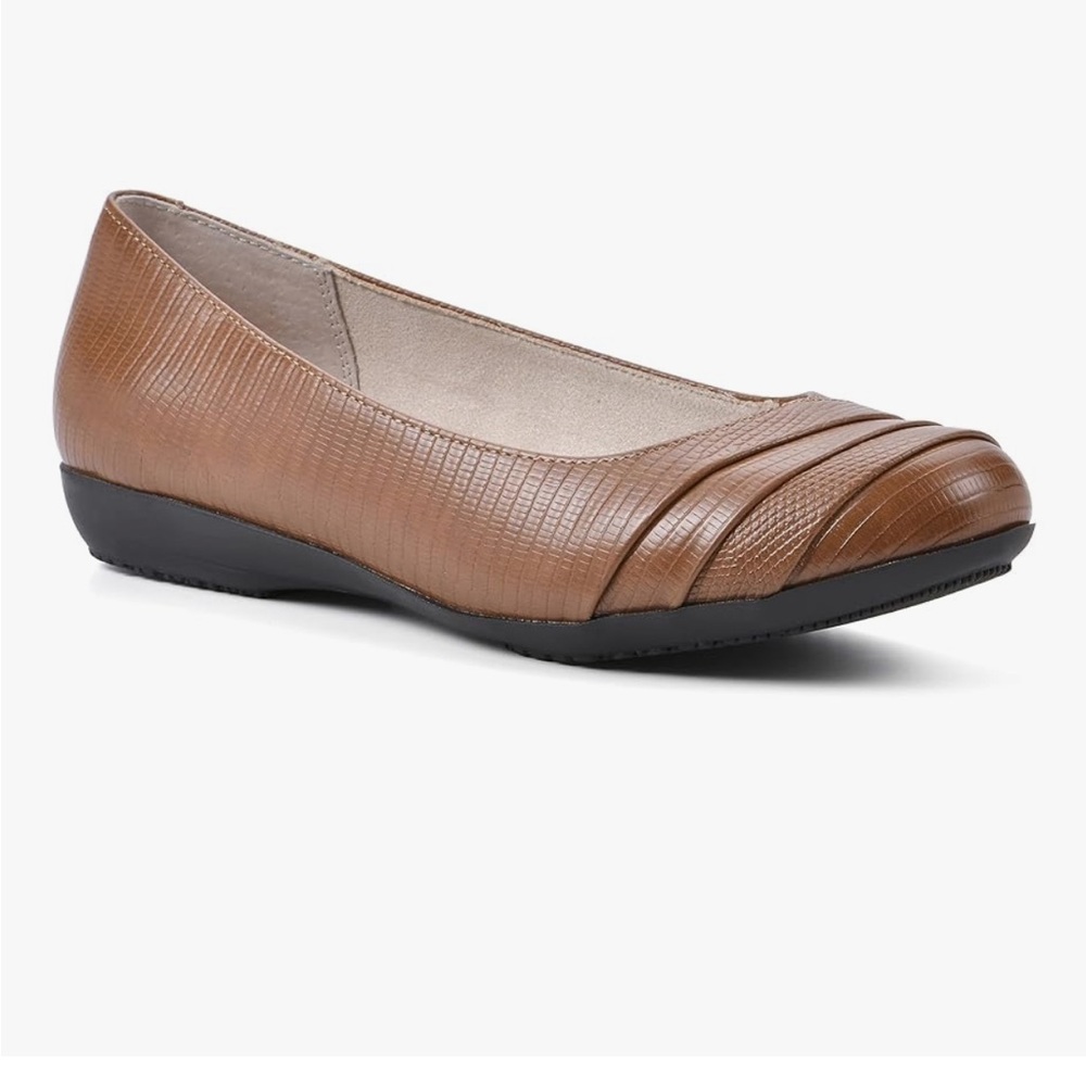 NWT Cliffs White Mountain Tan ballet flat WIDE - Picture 2 of 9